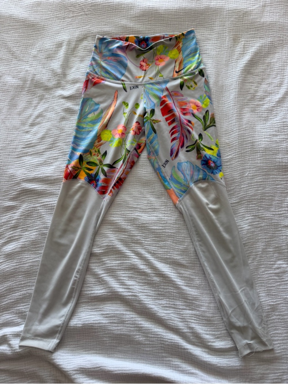 Nike woman’s ' Floral Gray & Multicolor Athletic Leggings